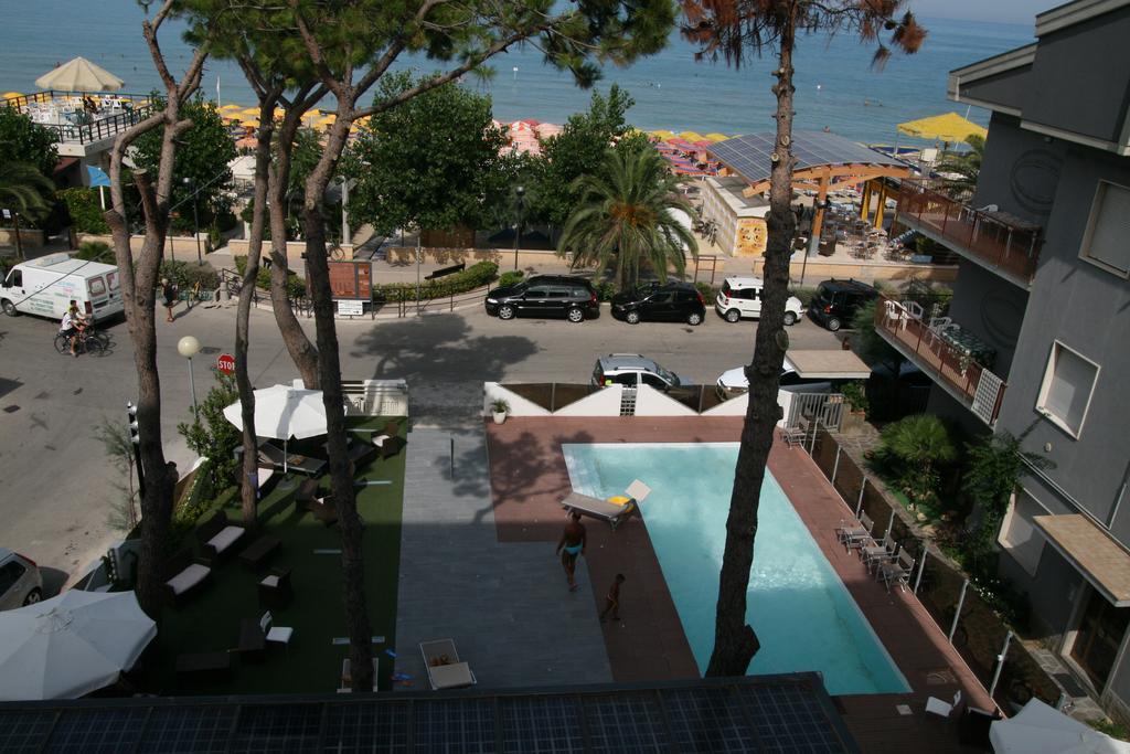 Hotel Felicioni Pineto Exterior foto